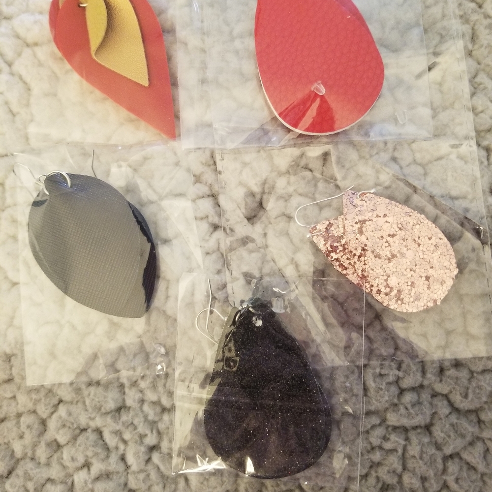 5 sets of lightweight earrings